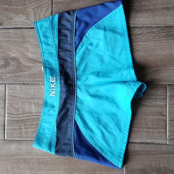 Nike board shorts - Picture 2 of 2